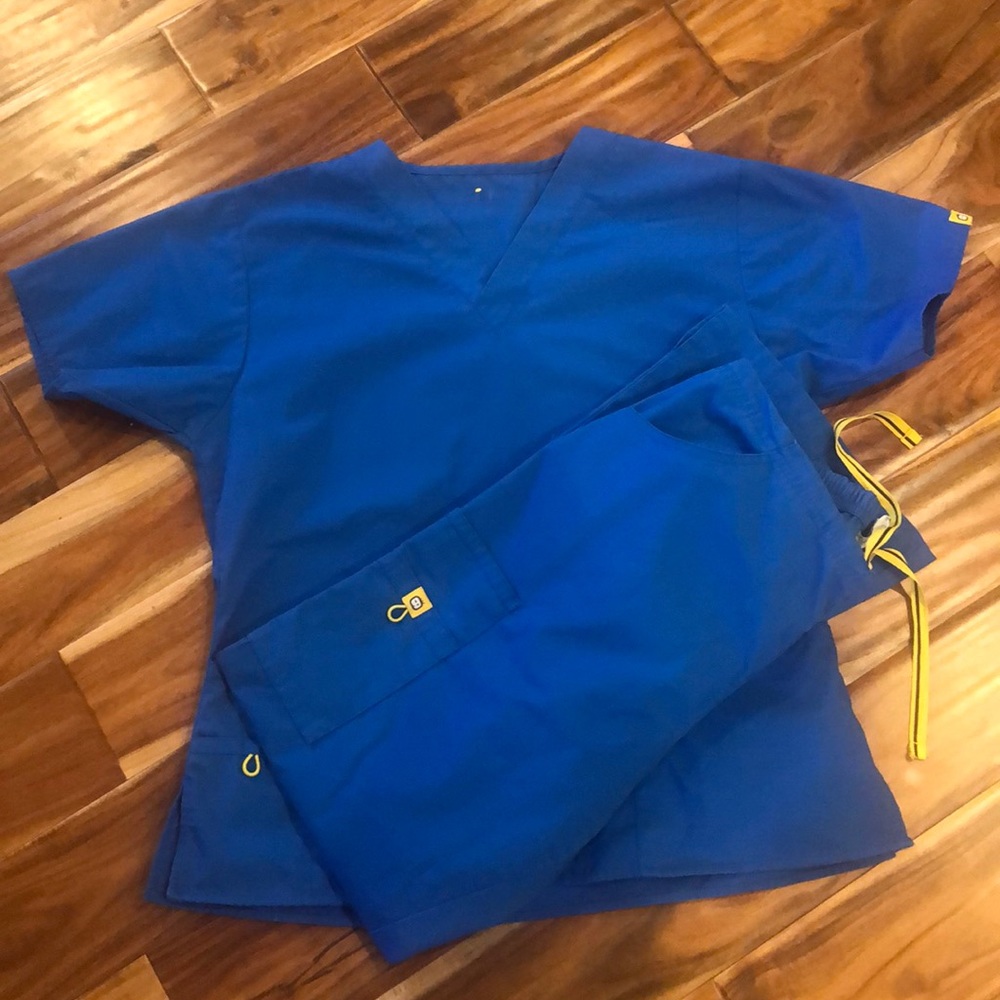 Wonder wink scrubs